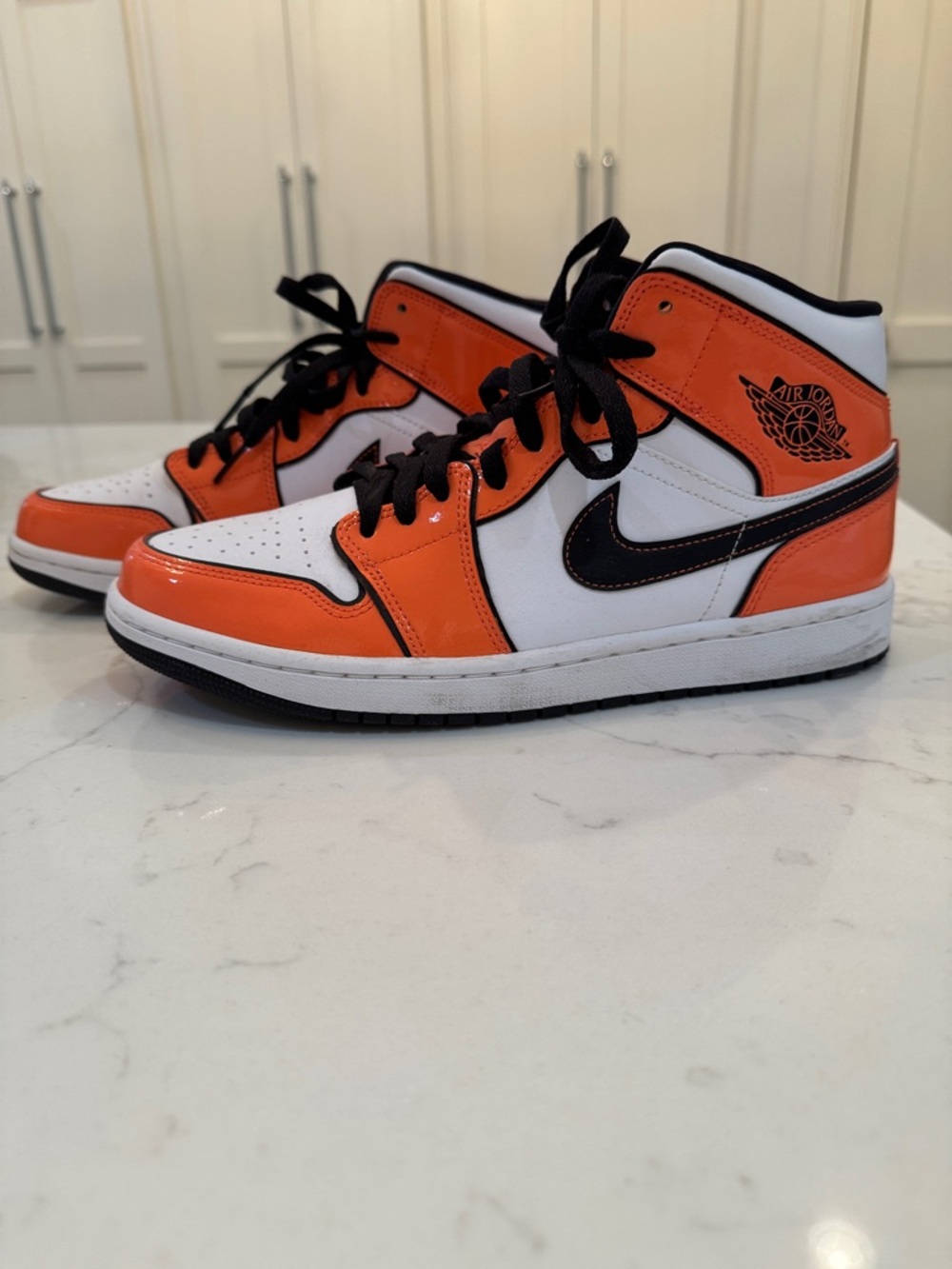 Air Jordan 1 Mid SE Turf Orange Sneakers